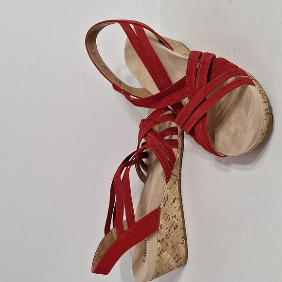 Life Stride (NEW) Red Mallory Stretch Strappy Wedge Comfort Sandals Size 9 - Picture 9 of 11